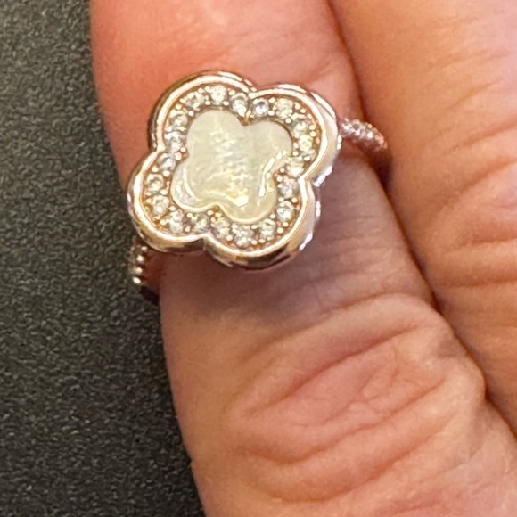 NWT fine jewelry 4 leaf Clover Ring mother of pearl face rose gold - Picture 3 of 11